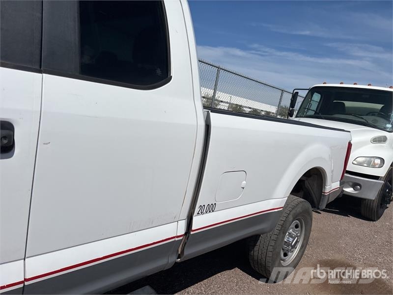 Ford F-250 XL 4x4 Extended Cab Pickup Andere Transporter