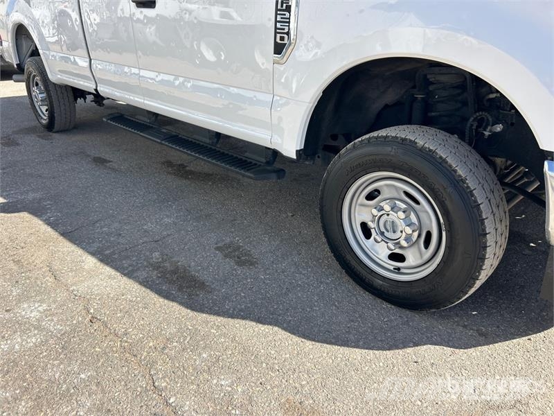 Ford F-250 XL 4x4 Extended Cab Pickup Otras furgonetas