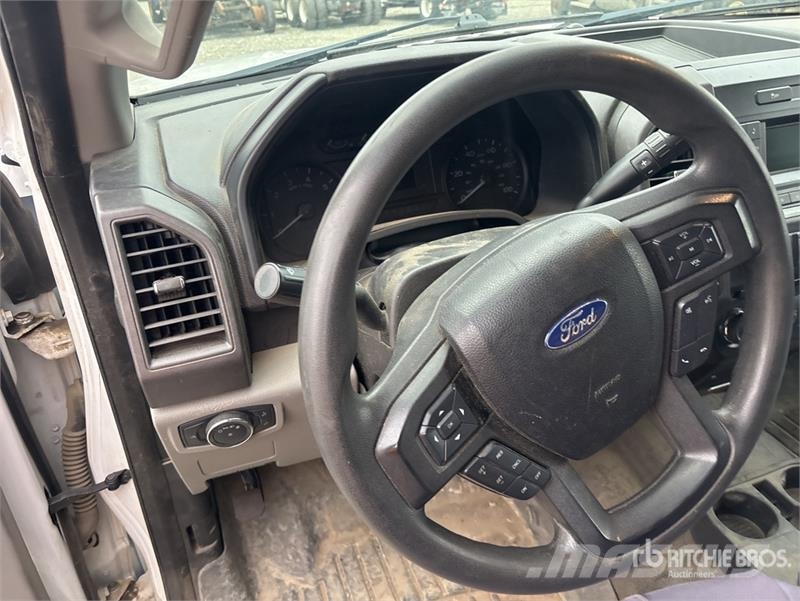 Ford F-250 XL 4x4 Extended Cab Pickup Drugi