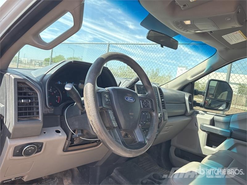 Ford F-250 XL 4x4 Extended Cab Pickup Andere Transporter