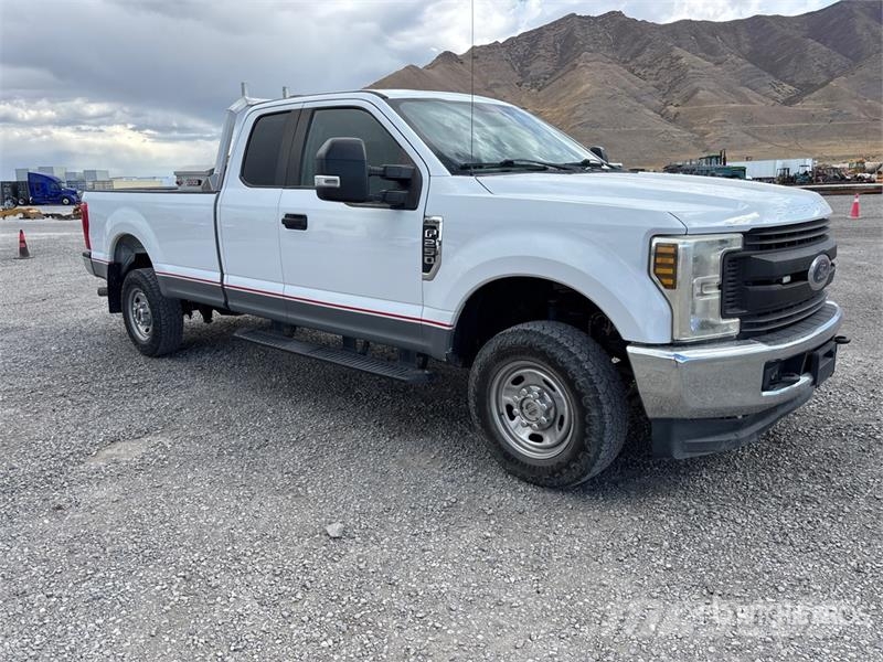 Ford F-250 XL 4x4 Extended Cab Pickup Ostalo