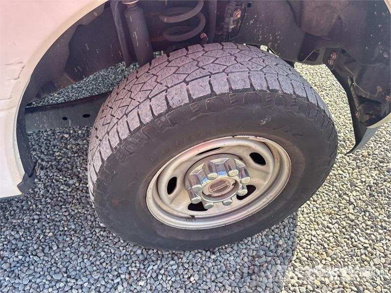 Ford F-250 XL 4x4 Extended Cab Pickup Ostalo