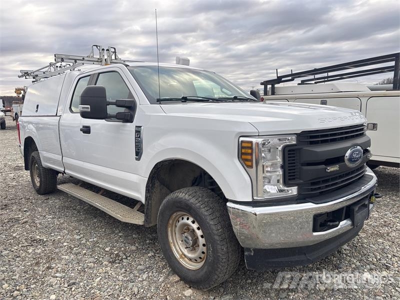 Ford F-250 XL 4x4 Extended Cab Pickup Drugi