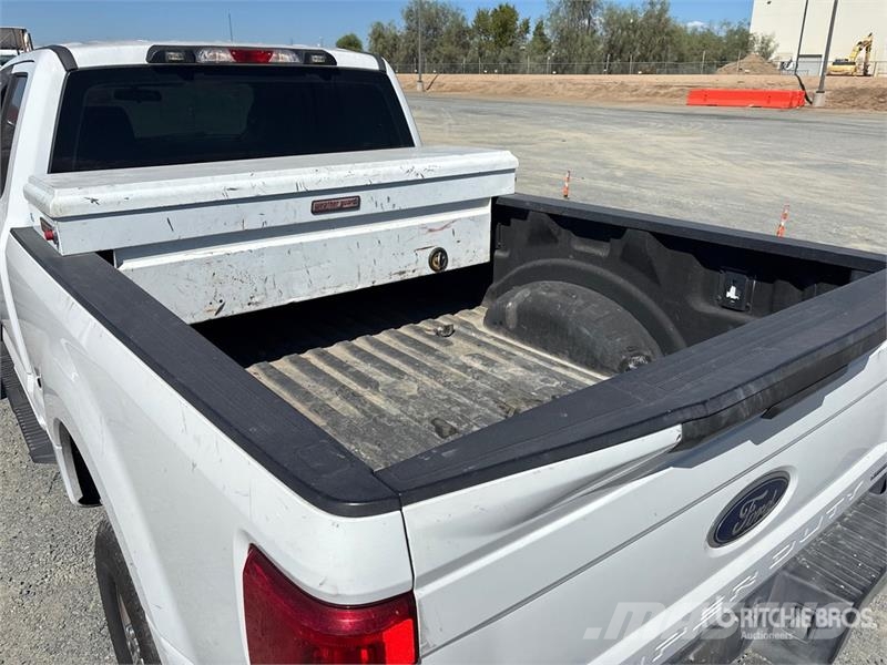 Ford F-250 XL 4x4 Extended Cab Pickup Egyéb