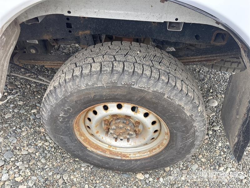 Ford F-250 XL 4x4 Extended Cab Pickup Drugi