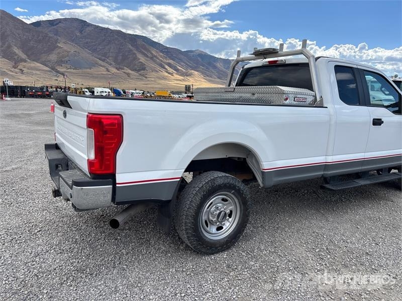 Ford F-250 XL 4x4 Extended Cab Pickup Ostalo