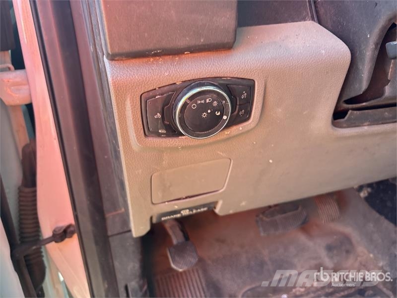 Ford F-250 XL 4x4 Extended Cab Pickup Ostalo