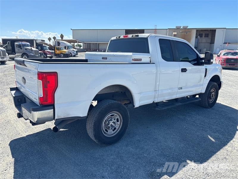 Ford F-250 XL 4x4 Extended Cab Pickup Egyéb