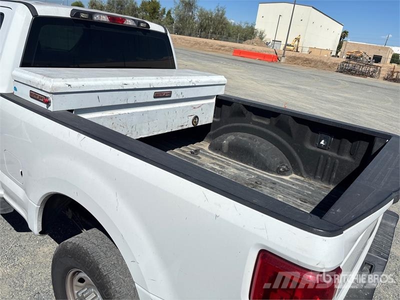 Ford F-250 XL 4x4 Extended Cab Pickup Egyéb