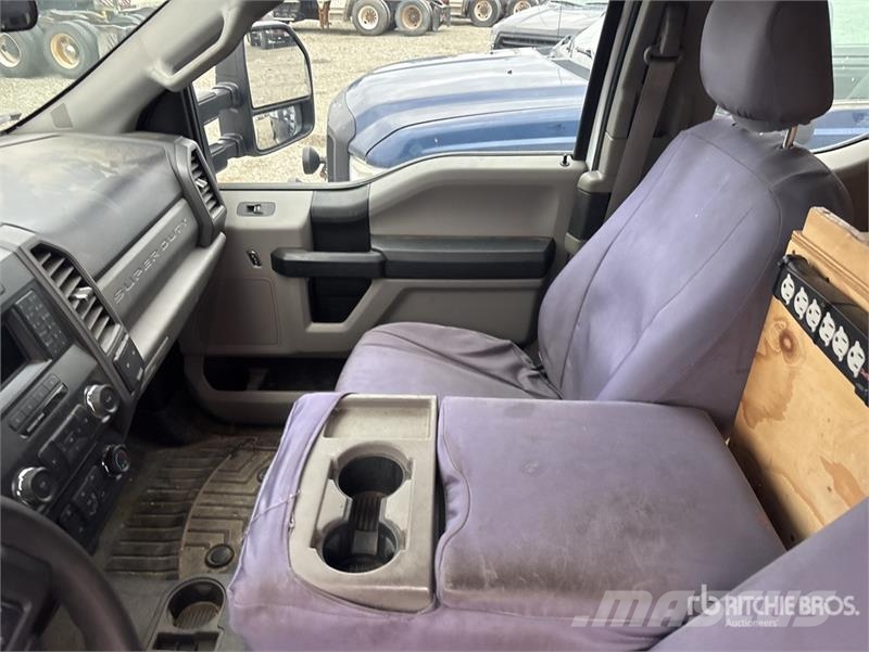 Ford F-250 XL 4x4 Extended Cab Pickup Drugi
