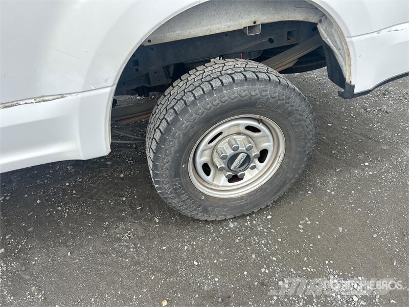 Ford F-250 XL 4x4 Extended Cab Pickup Ostalo