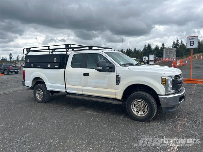 Ford F-250 XL 4x4 Extended Cab Pickup Ostalo
