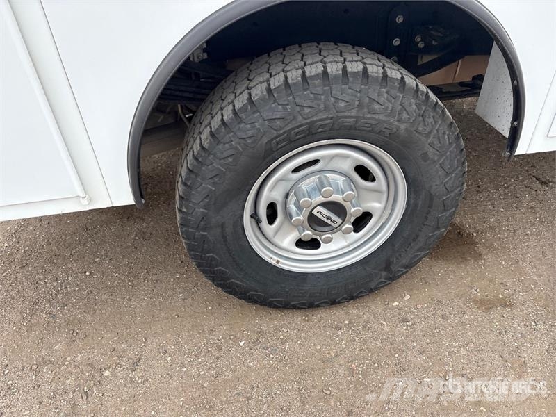 Ford F-250 XL 4x4 Extended Cab Utility Truck Utilitaire benne