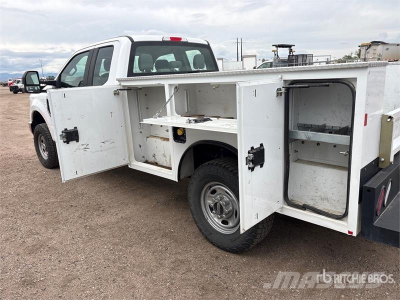 Ford F-250 XL 4x4 Extended Cab Utility Truck Utilitaire benne
