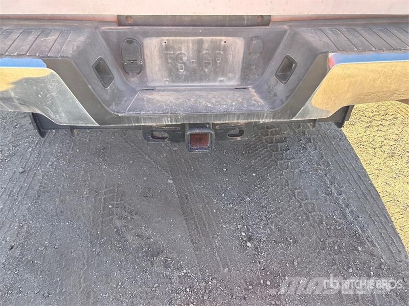 Ford F-250 XL 4x4 Extended Cab Pickup Ostalo