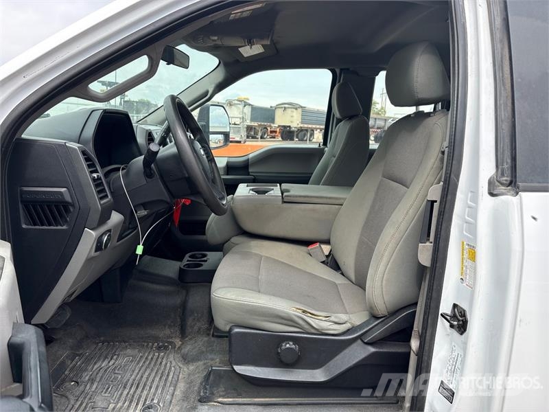 Ford F-250 XL 4x4 Extended Cab Utility Truck Utilitaire benne