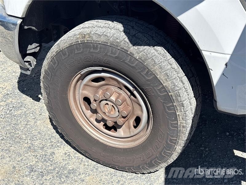 Ford F-250 XL 4x4 Extended Cab Pickup Egyéb