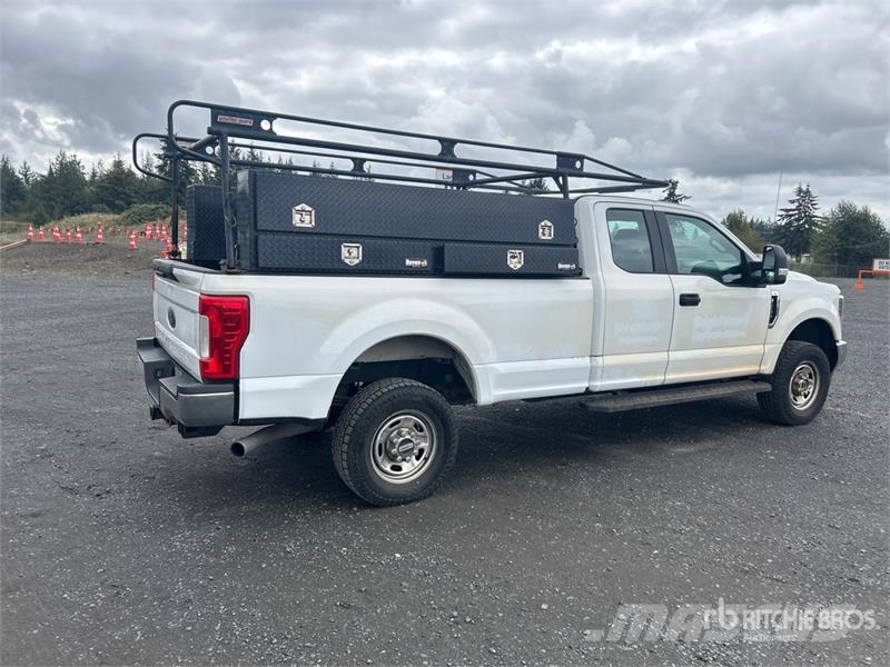 Ford F-250 XL 4x4 Extended Cab Pickup Ostalo