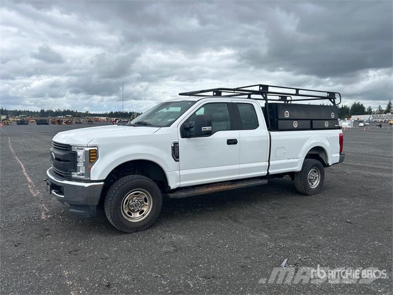 Ford F-250 XL 4x4 Extended Cab Pickup Ostalo
