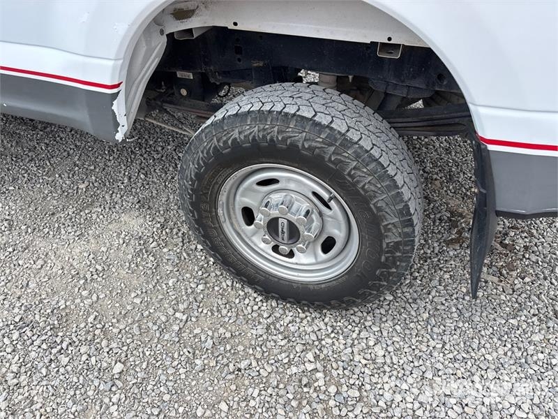 Ford F-250 XL 4x4 Extended Cab Pickup Ostalo