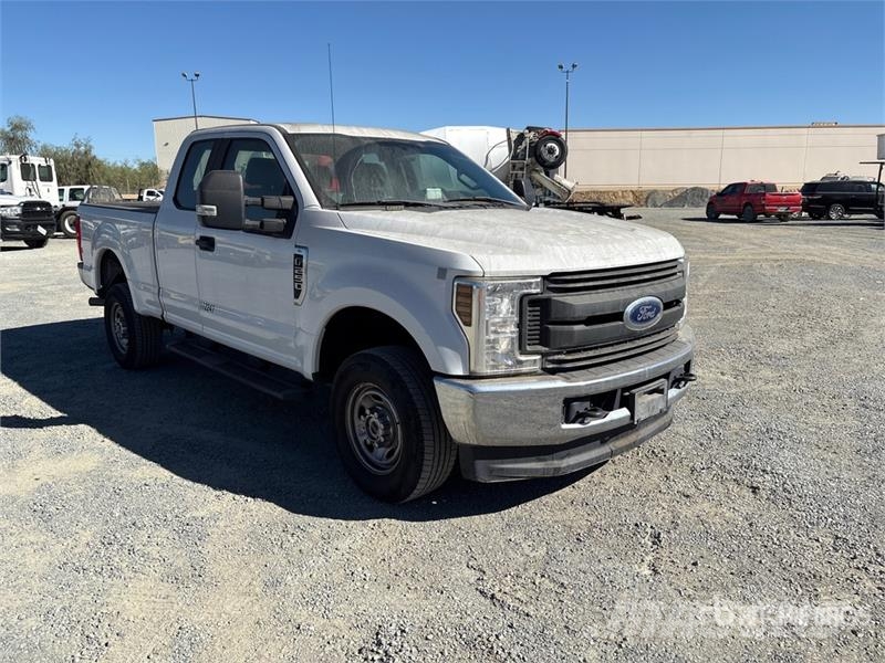 Ford F-250 XL 4x4 Extended Cab Pickup Other