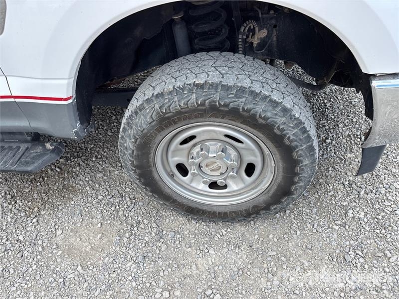 Ford F-250 XL 4x4 Extended Cab Pickup Ostalo