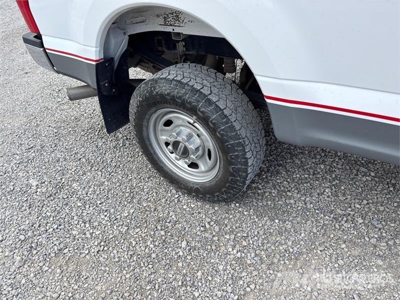 Ford F-250 XL 4x4 Extended Cab Pickup Ostalo
