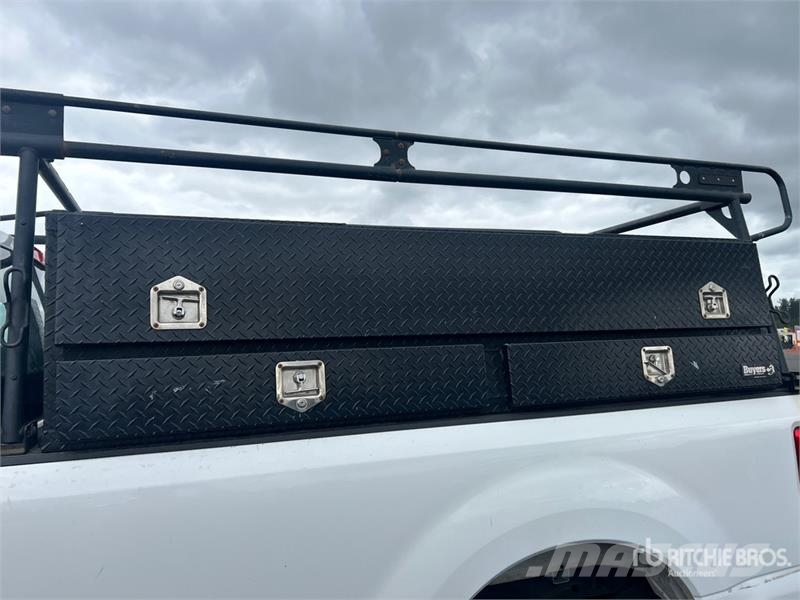 Ford F-250 XL 4x4 Extended Cab Pickup Ostalo