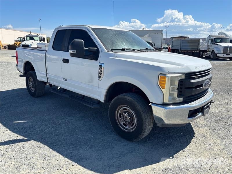 Ford F-250 XL 4x4 Extended Cab Pickup Egyéb