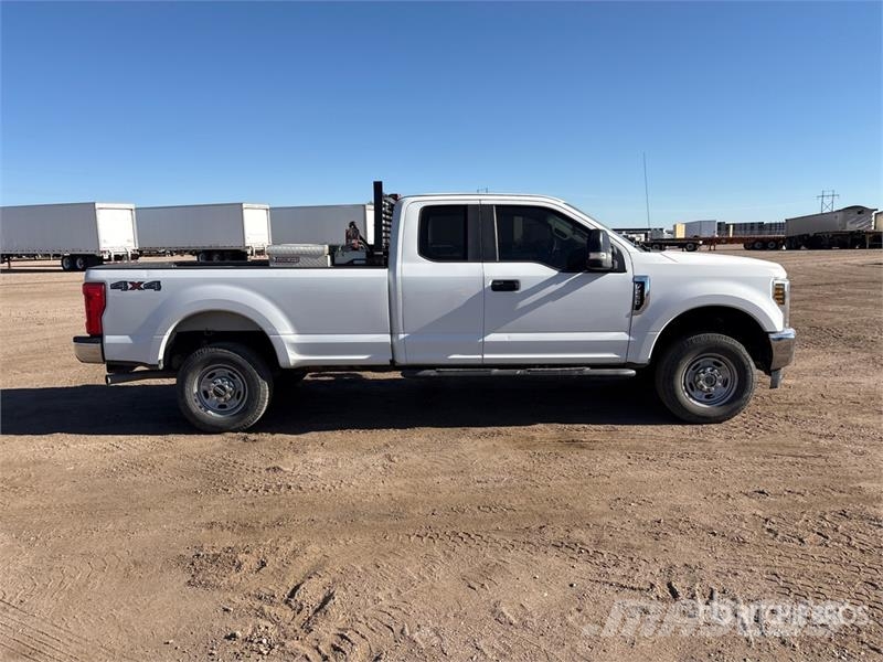 Ford F-250 XL 4x4 Extended Cab Pickup Ostalo