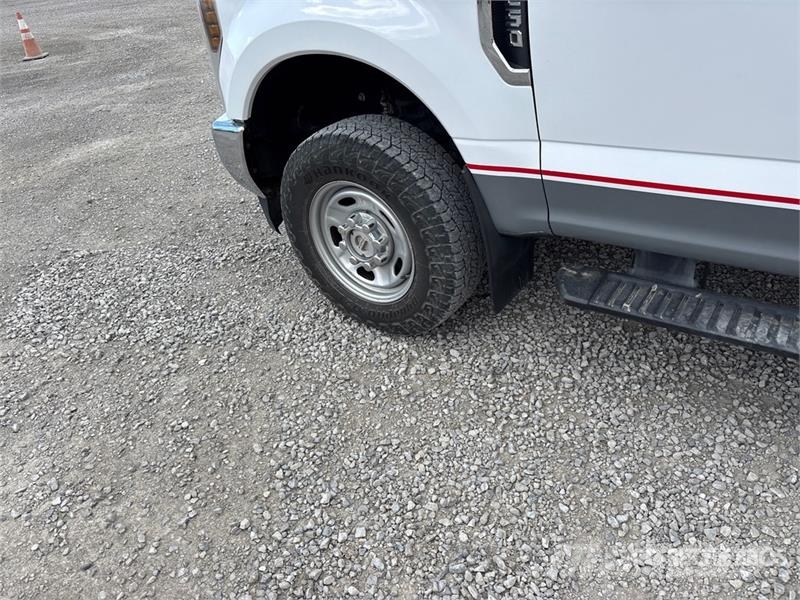 Ford F-250 XL 4x4 Extended Cab Pickup Ostalo