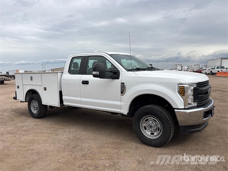 Ford F-250 XL 4x4 Extended Cab Utility Truck Utilitaire benne