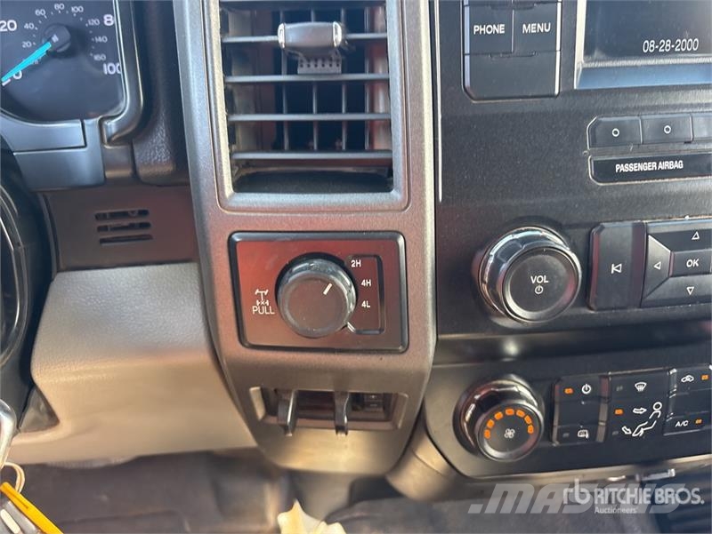 Ford F-250 XL 4x4 Pickup Egyéb
