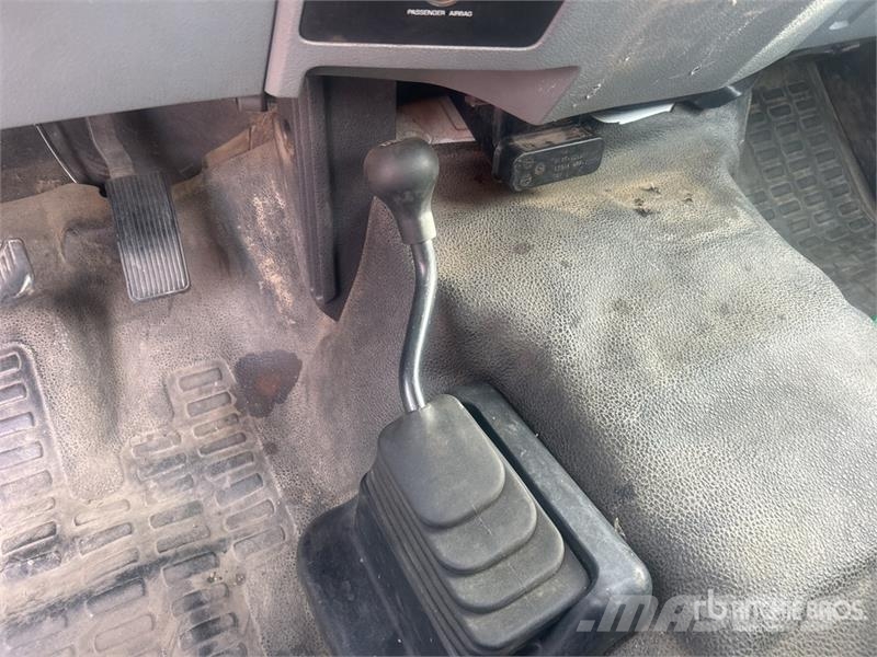 Ford F-250 XL 4x4 Pickup 其他