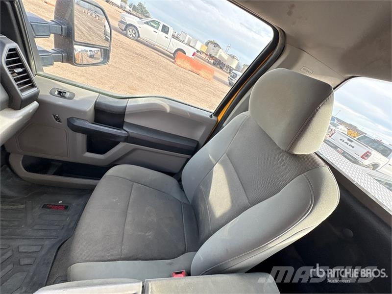 Ford F-250 XL 4x4 Pickup Egyéb