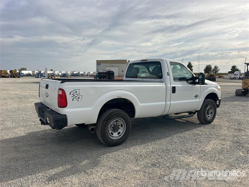 Ford F-250 XL 4x4 Pickup 其他