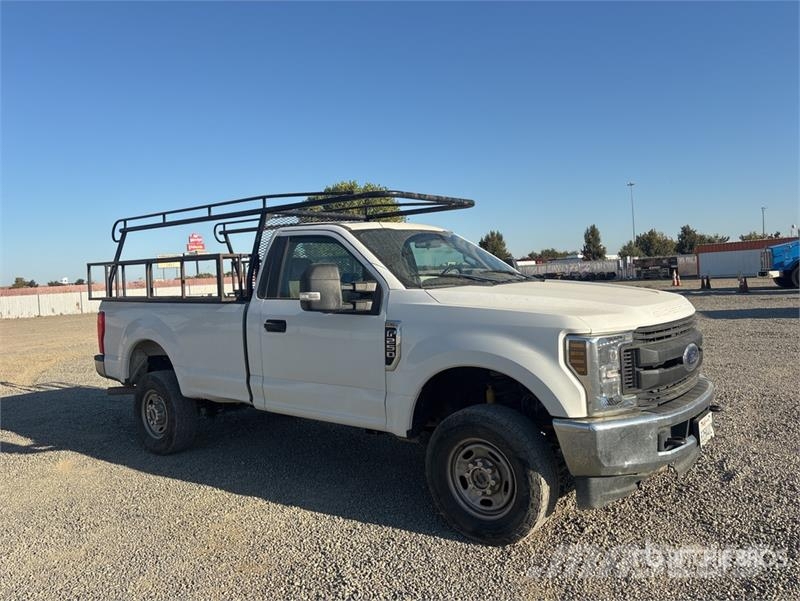 Ford F-250 XL 4x4 Pickup Drugi