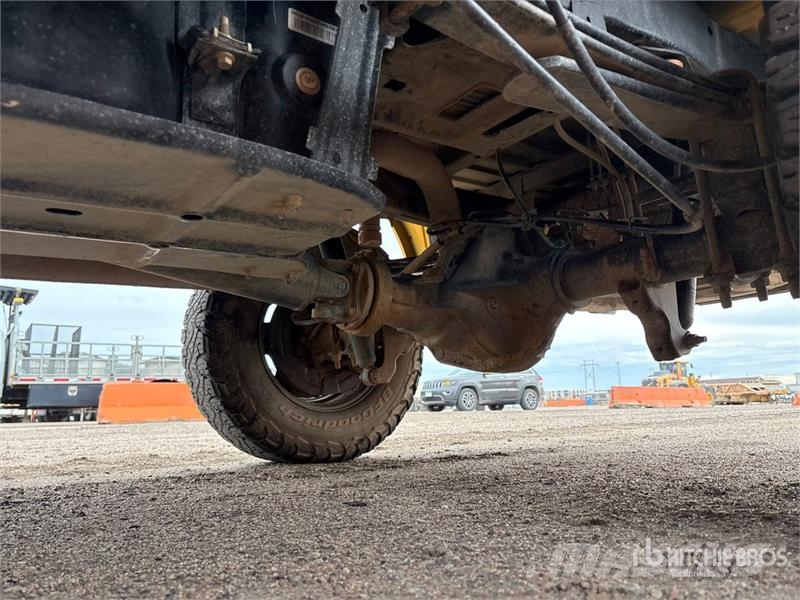Ford F-250 XL 4x4 Pickup Egyéb
