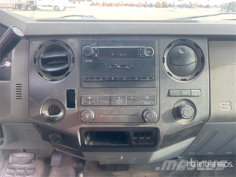 Ford F-250 XL 4x4 Pickup 其他