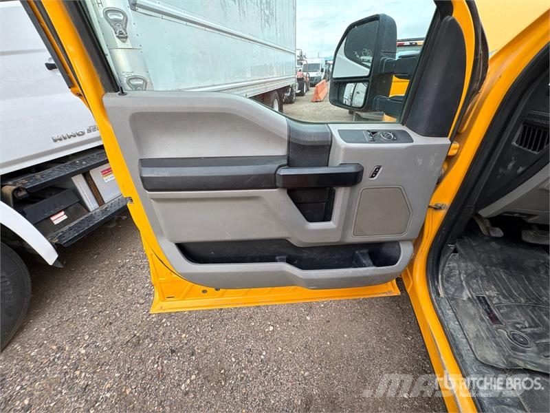 Ford F-250 XL 4x4 Pickup Egyéb