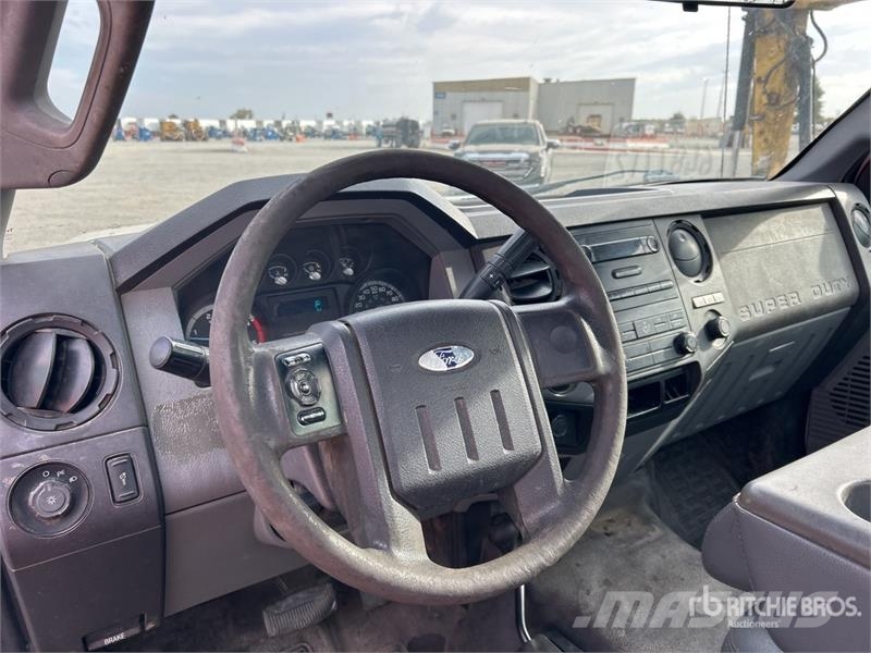 Ford F-250 XL 4x4 Pickup 其他