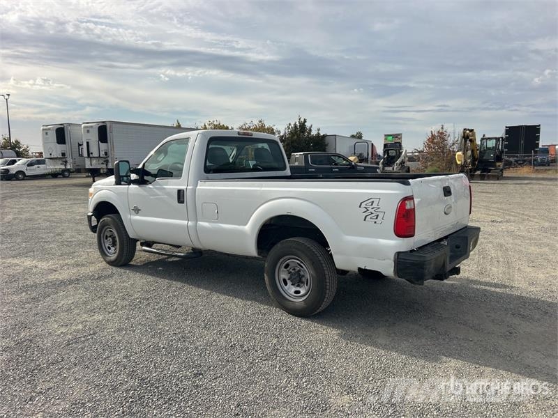 Ford F-250 XL 4x4 Pickup 其他
