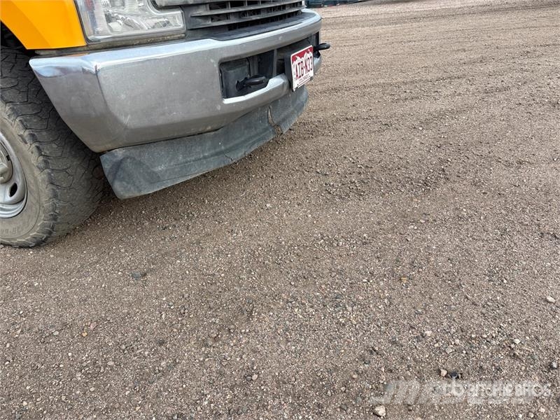 Ford F-250 XL 4x4 Pickup Egyéb