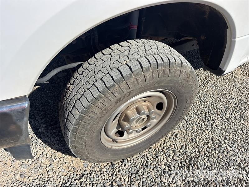 Ford F-250 XL 4x4 Pickup Egyéb