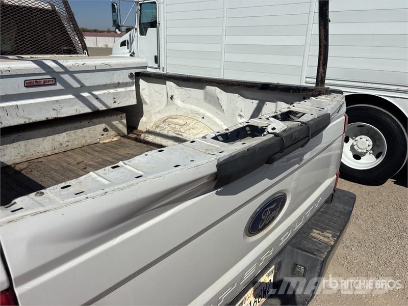Ford F-250 XL 4x4 Pickup Egyéb