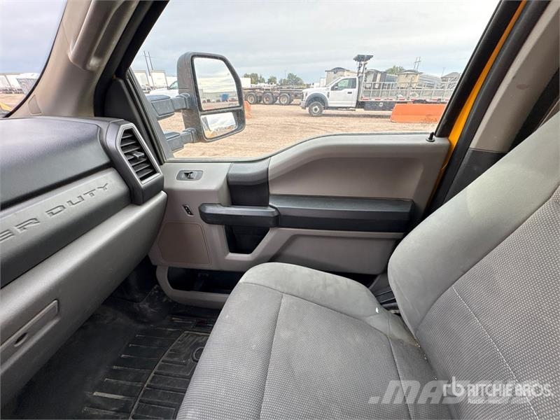 Ford F-250 XL 4x4 Pickup Egyéb