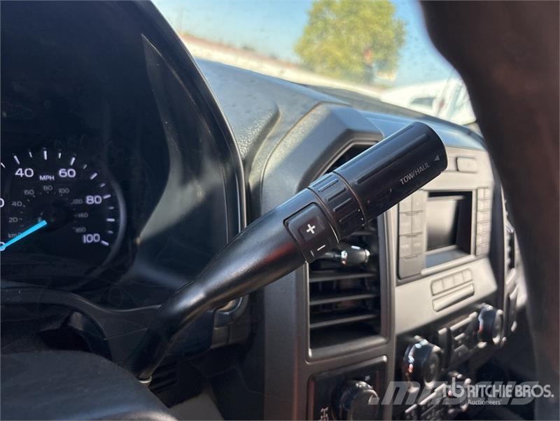 Ford F-250 XL 4x4 Pickup Egyéb