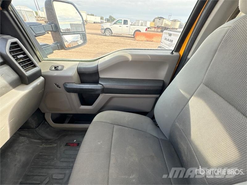 Ford F-250 XL 4x4 Pickup Egyéb