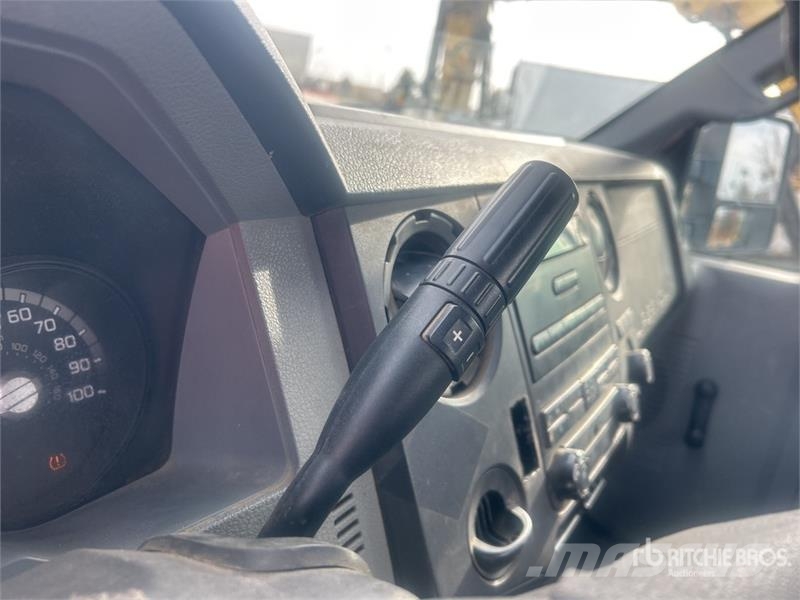 Ford F-250 XL 4x4 Pickup 其他