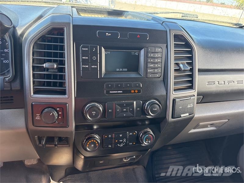 Ford F-250 XL 4x4 Pickup Egyéb